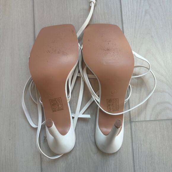 PrettyLittleThing white square toe strappy heeled thong sandals US 7 - Picture 5 of 5
